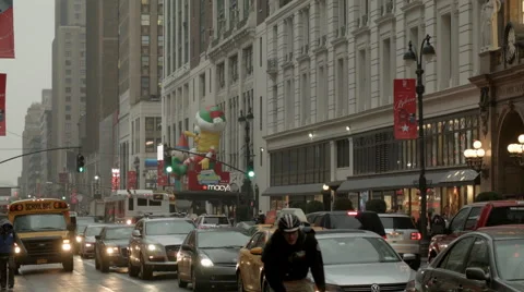 Macy's Store on 34th Street. Macys holiday shopping. Vídeos de archivo 45331692