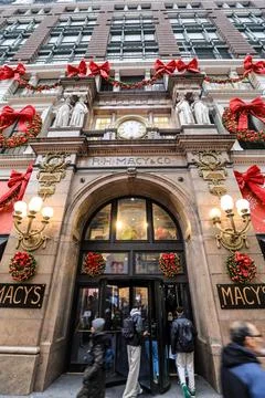 Macy’s store in New York adorned with Christmas decorations Stock Photos
