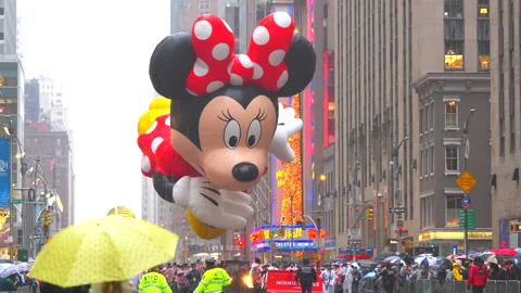 Macy's Thanksgiving Day Parade marks the start of the Christmas holiday seasons. 動画素材 295471012
