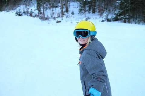 Mädchen beim Skisport Mädchen beim Skisport (License=RF) 6733308 ,model re. Stock Photos