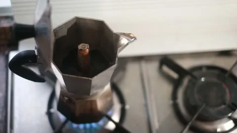 Made coffee image with coffee maker, the moka pot Vídeos de archivo 236320267