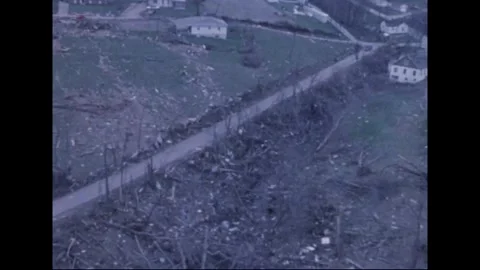 MADISON - 1974: Tornado Aftermath — Scoured strip leads to razed property 库存影片 342230883