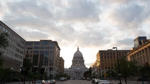 Madison Wisconsin Capital Building Time lapse Stockbeeldmateriaal 51973353