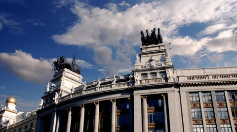 Madrid. Building Facade covered by shadows Vídeos de archivo 36938526