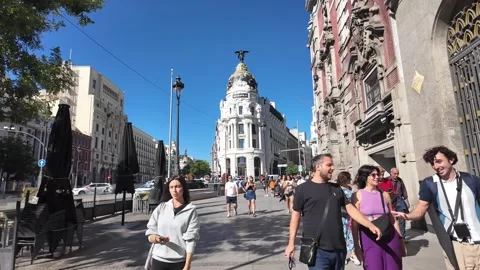 MADRID, SPAIN - 2026/09/12: Edificio Metropolis in central Madrid Stock Footage 345427018