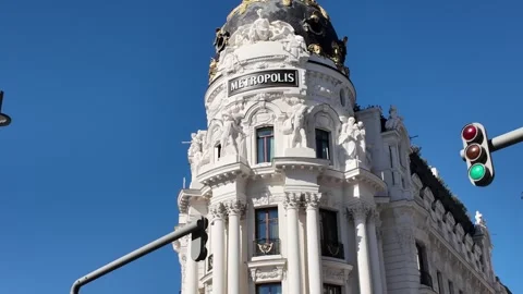 MADRID, SPAIN - 2026/09/12: Edificio Metropolis dome and statue Stock Footage 345427022