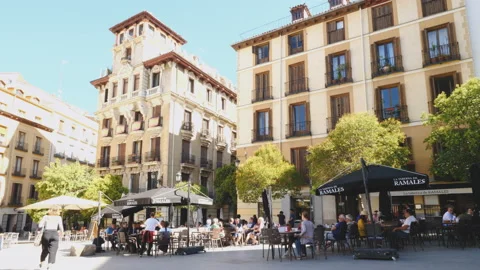 Madrid, Spain. Circa November 2018. Typical tapas bars in the historic quarter Vidéo 100745855