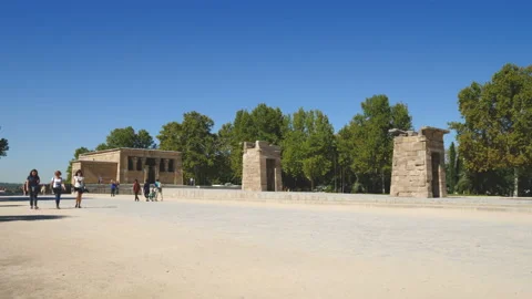 Madrid, Spain. Circa November 2018. Tourists visiting the ancient Egyptian Debot 스톡 동영상 100745976