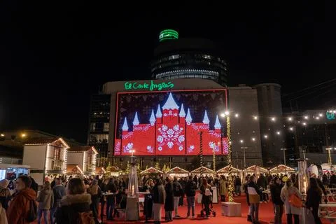 Madrid, Spain December 11 2022. Famous El Corte Ingles Christmas Market 스톡 사진