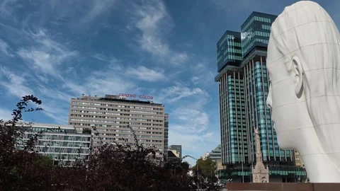 Madrid, Spain – October 28, 2025. Julia sculpture by Plensa at Plaza de Colón Stock Footage 342294207