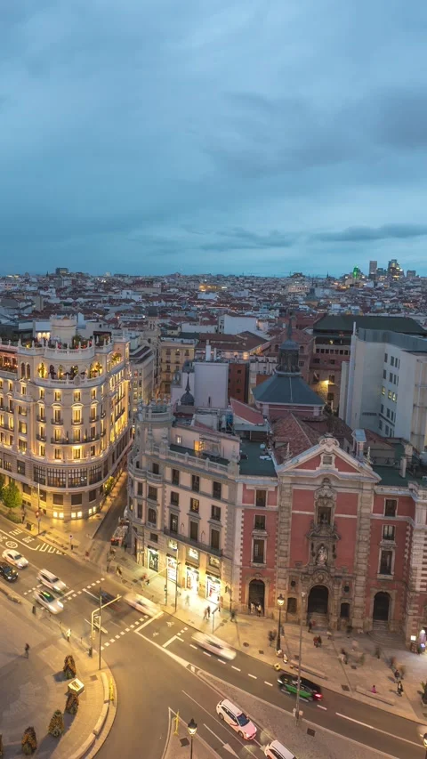Madrid Spain time lapse day to night high angle city skyline at Gran Via street Vídeos de archivo 321306909
