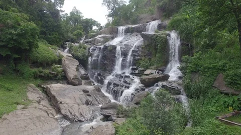 Мае Klang Waterfall, Doi Inthanon, Chiang Mai, Thailand Видео 99038514