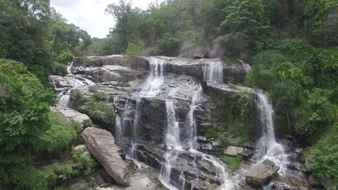 Мае Klang Waterfall, Doi Inthanon, Chiang Mai, Thailand Vidéo 99063778