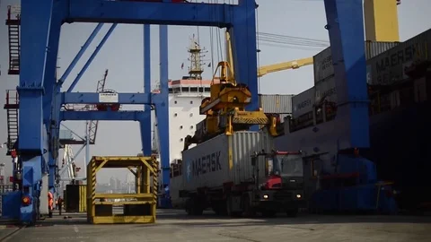 Maersk containers loaded operation Video stock 71360241