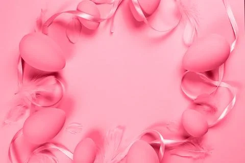 Magenta Easter eggs on a purple background Foto stock