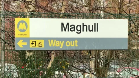 Maghull Train Station Maghull UK Vidéo 329560072