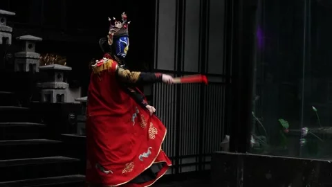 Magic art of change face mask. Old art of Chinese Sichuan opera. Stock Footage 165393174