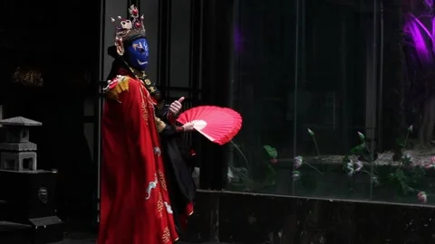 Magic art of changing mask face. Old art of Chinese Chengdu opera. Stock Footage 165393151