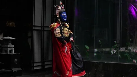 Magic art of changing mask face. Old art of Chinese Chengdu opera. Stock Footage 165393152