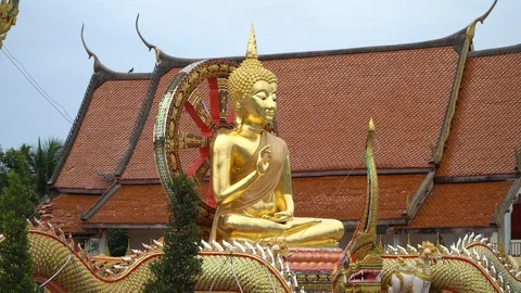 Magic Buddha statue in one of the temples of Pattaya Vídeos de archivo 109204710