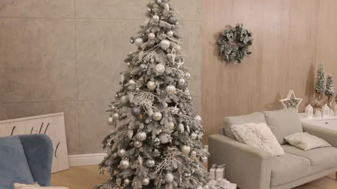 Magic glowing tree, interior christmas, decorated with garlands Stock-Footage 221148110