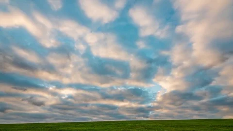 Magic Hour Cloud Time Lapse of Grass Field Vidéo 77691031