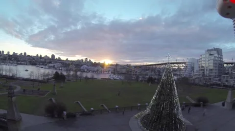 Magic hour sunset - aerial past Christmas tree yaletown Vidéo 45688936