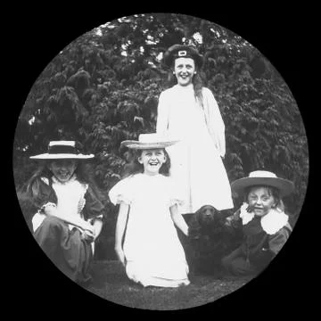 Magic Lantern slide circa 1880, Victorian/Edwardian, social history. Four chi Foto stock