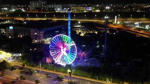 Magic of the Night: Drone Flight over the City with a Ferris Wheel Video stock 242651460