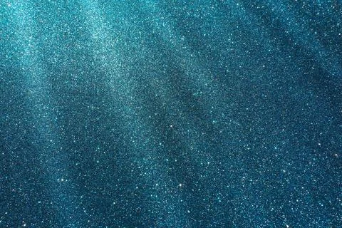 Magic rays of light on a blue surface. Bokeh, dust particles, reflection and Foto stock