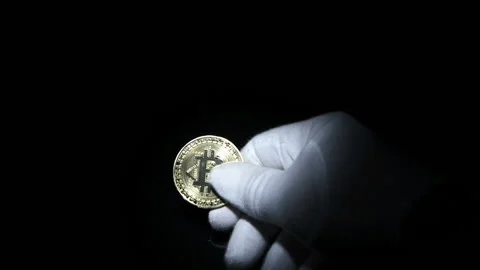 Magic tricks with gold bitcoins on a black background Stock-Footage 101301541