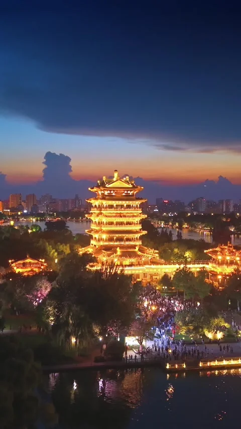 Magical Night View of Chaoran Tower at Daming Lake, Jinan Stock Footage 331121362
