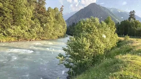Magical Snowfall on Spring River in Green Forest Vídeo Stock 330281750