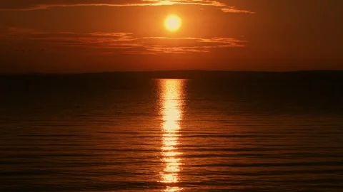 Magical sunset on the lake. Vidéo 313903589