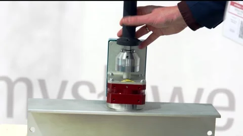 Magnet for lifting heavy elements Video stock 292054001