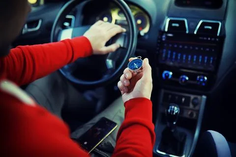 Magnetic compass. The concept of finding successful solutions problems. Stockfoto's
