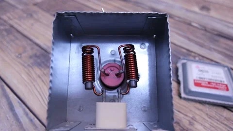 Magnetron EMF Filter Coil 스톡 동영상 226960453
