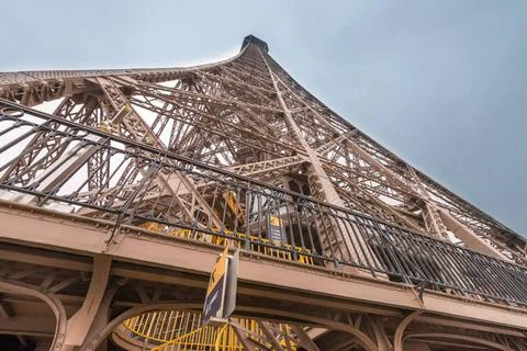 Magnificence of Eiffel Tower, view of powerful landmark structure, Paris M... Stockfoto's