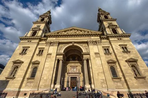 A magnificent front view of St. Stephen Basilica in Budapest, Hungary Foto stock