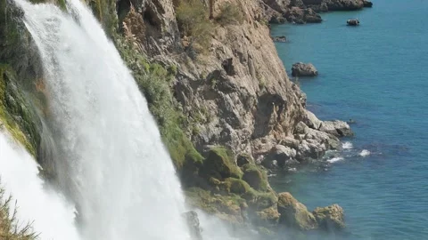A magnificent view of the powerful  river cascading over the rocky cliff fac Vídeos de archivo 320591047