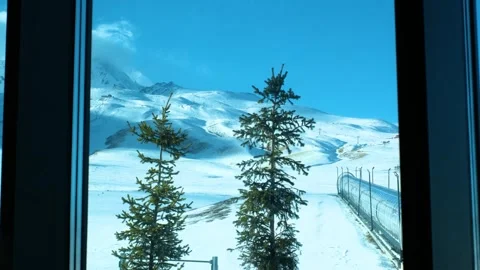 A Magnificent Winter Mountain View 動画素材 261989694