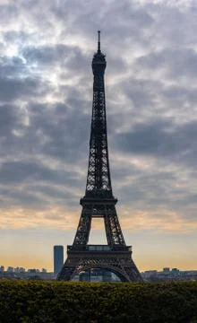 The Magnificient Eiffel Tower in a dramatic sky at sunset Foto stock