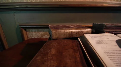 Magnifier over old book side dolly camera Видео 58947673