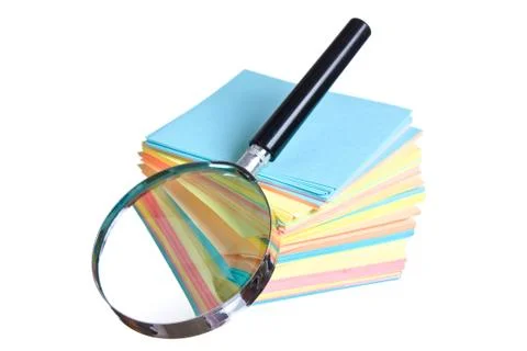 Magnifying glass and a stack of paper 库存照片