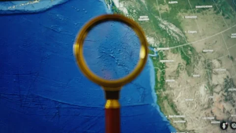 Magnifying glass exploring earth map to seattle Video stock 339806450