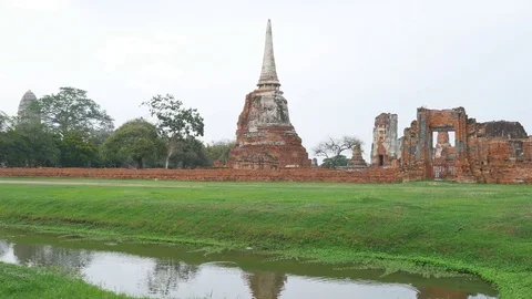 Mahathat ancient temple with reflection Video stock 75902818