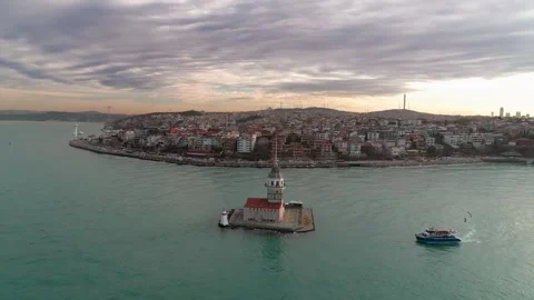 Maiden’s Tower Cinematic Drone Pullback with Seagulls and Uskudar Istanbul Stockbeeldmateriaal 335588231