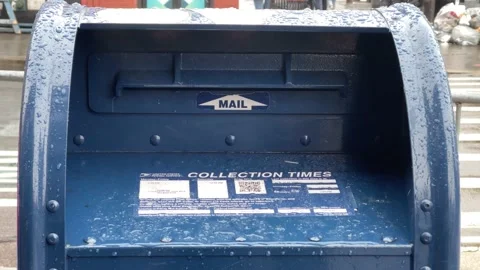 Mailbox close up with snow in winter - snowing in New York City NYC 動画素材 147308777