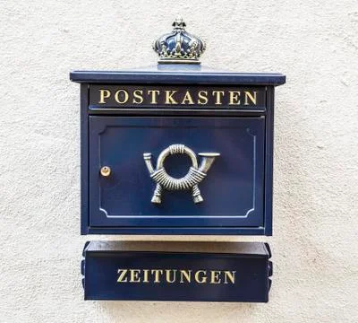 Mailbox post and newspapers 库存照片