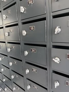 Mailboxes in a row with numbered labels, ideal for postal service concept o.. Stockfoto's